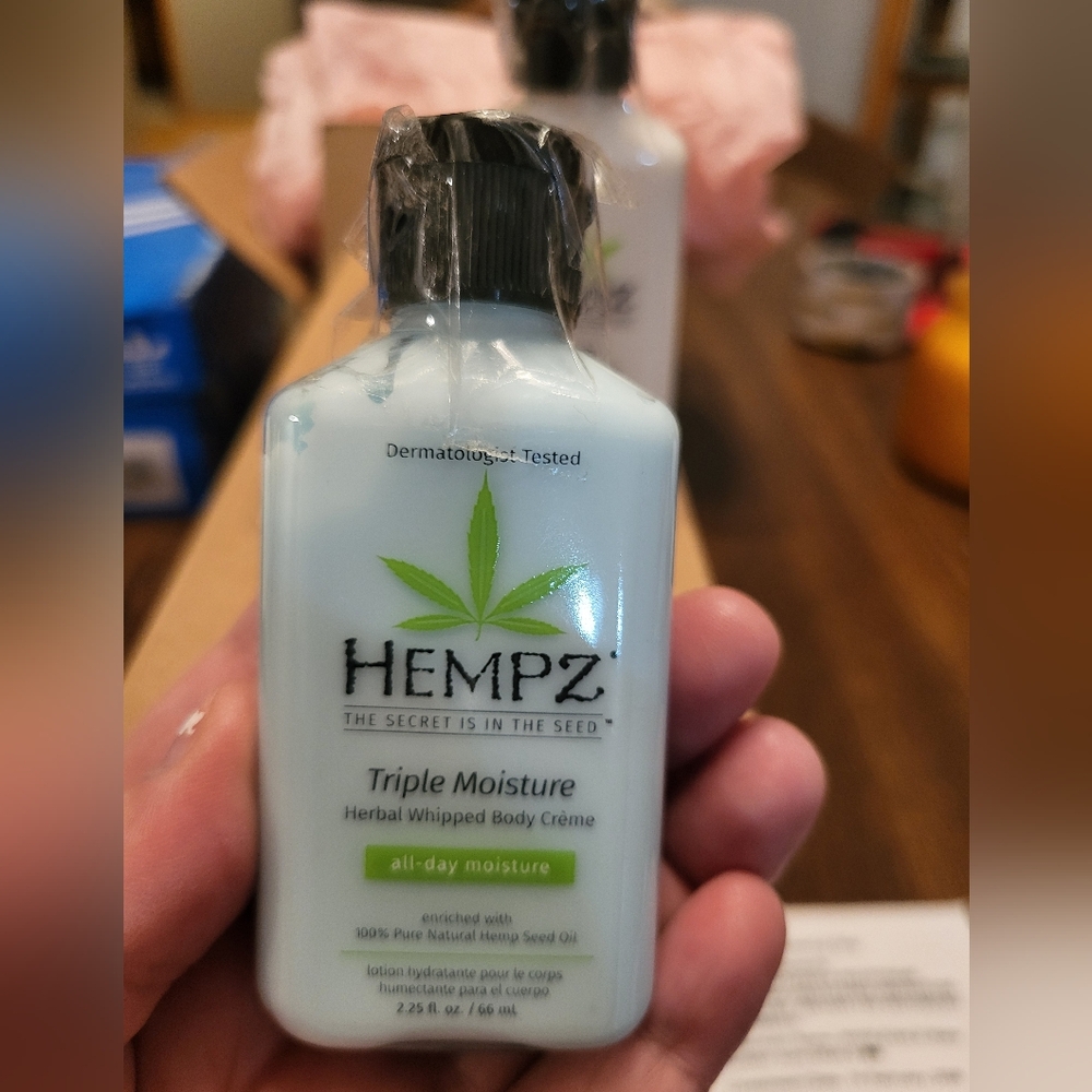 Hempz Travel Size Triple Moisture & Original Body Lotion 2.25 Oz LOT OF 2 New - Picture 2 of 3
